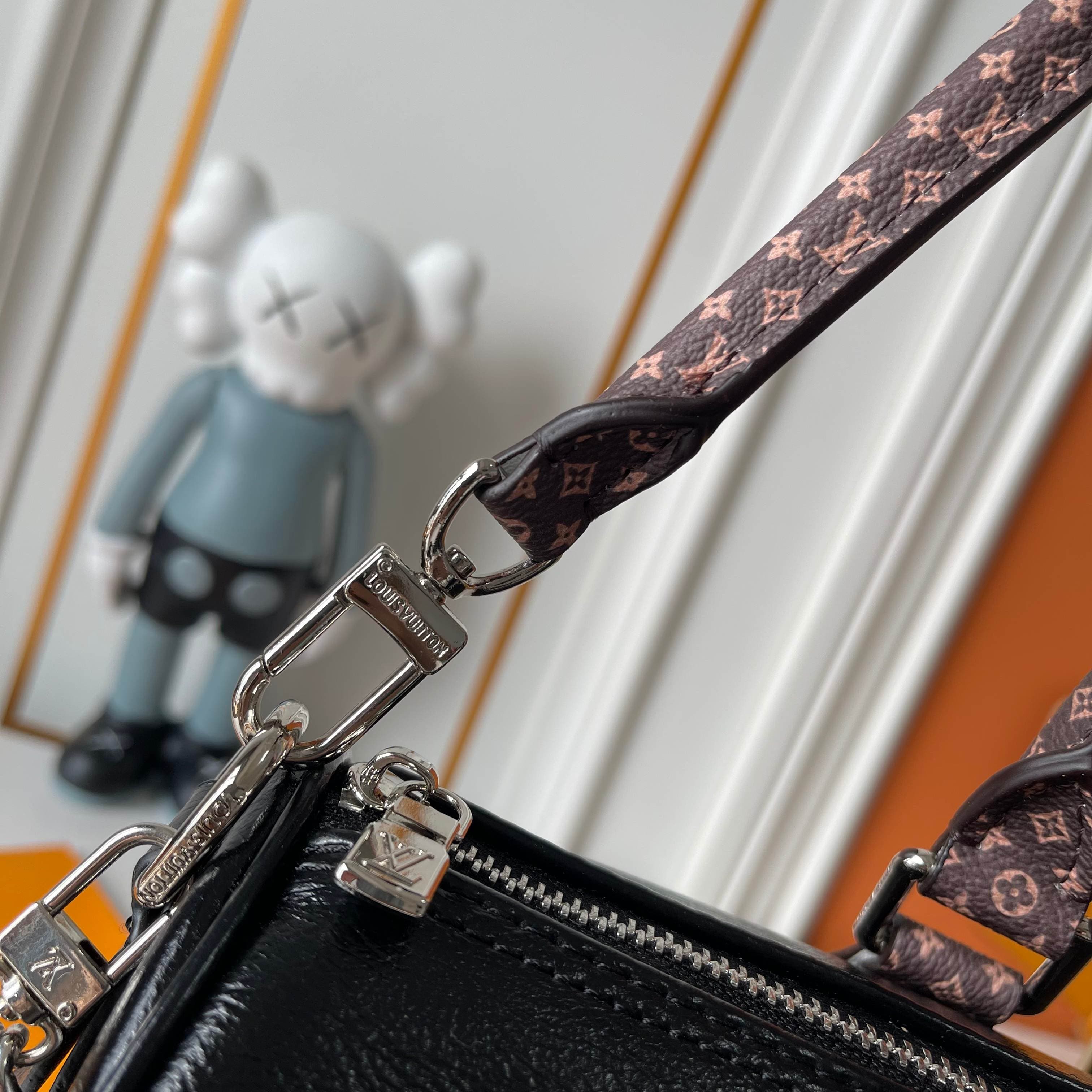 Louis Vuitton White Shoulder Bag M13344