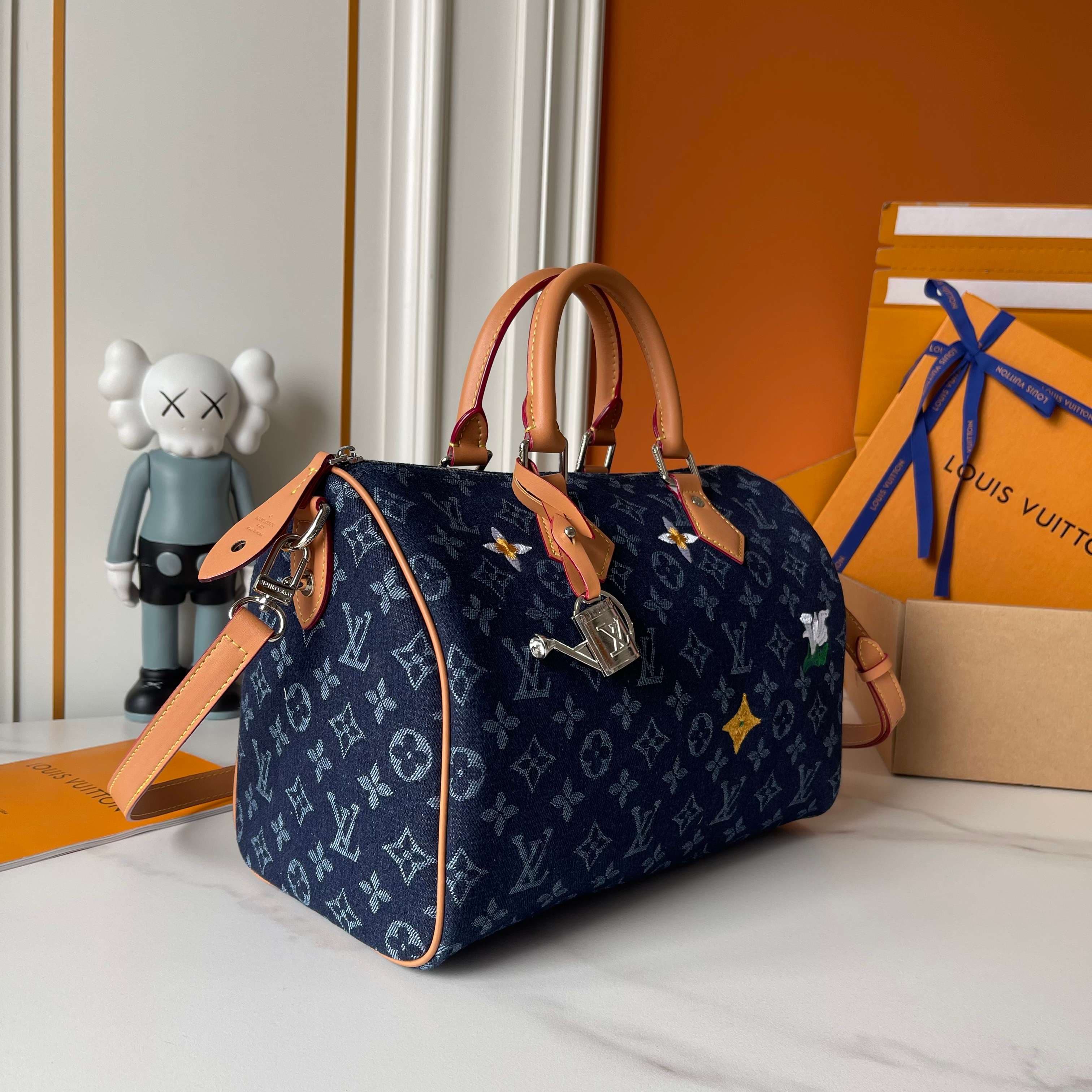 Louis Vuitton White Shoulder Bag M13344