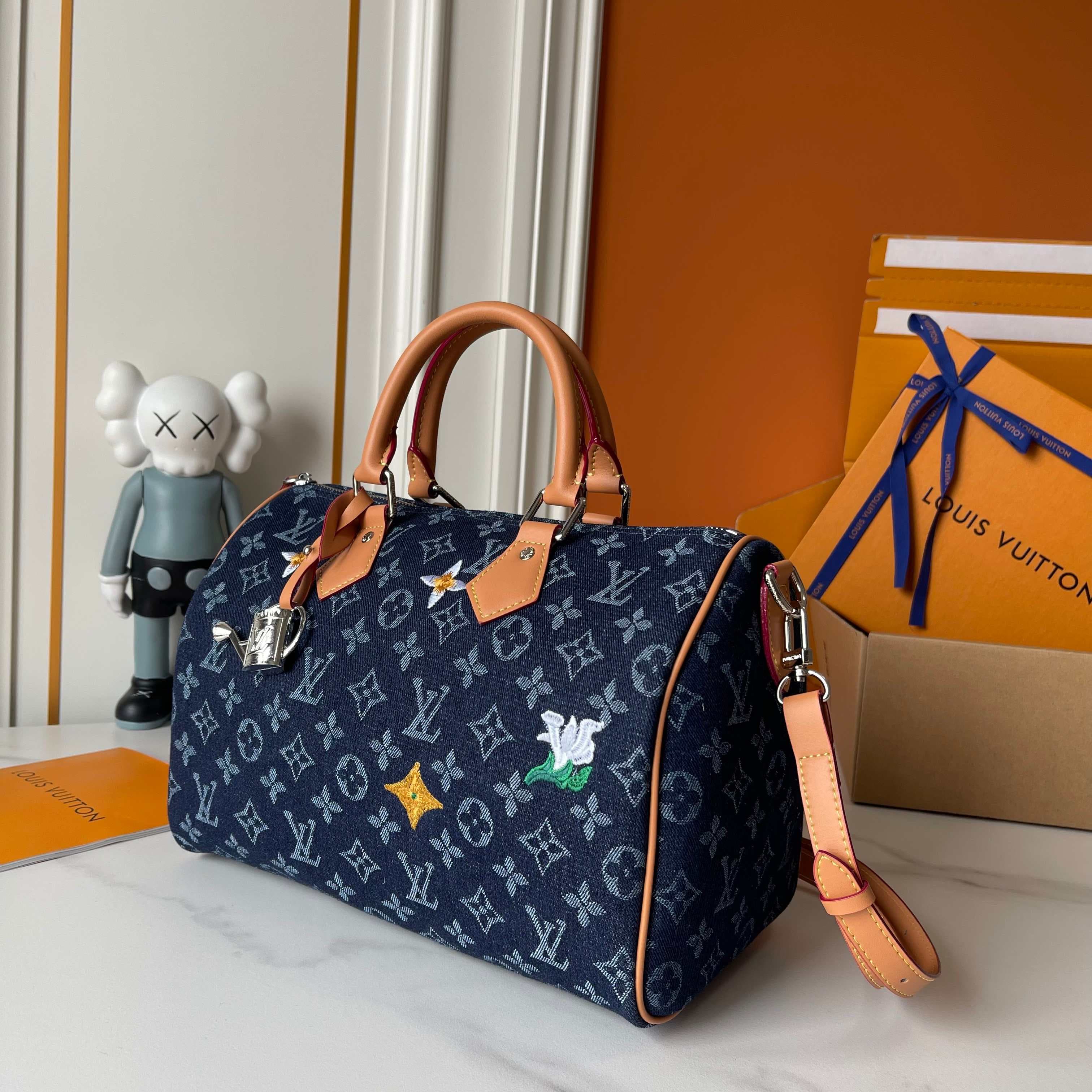 Louis Vuitton White Shoulder Bag M13344