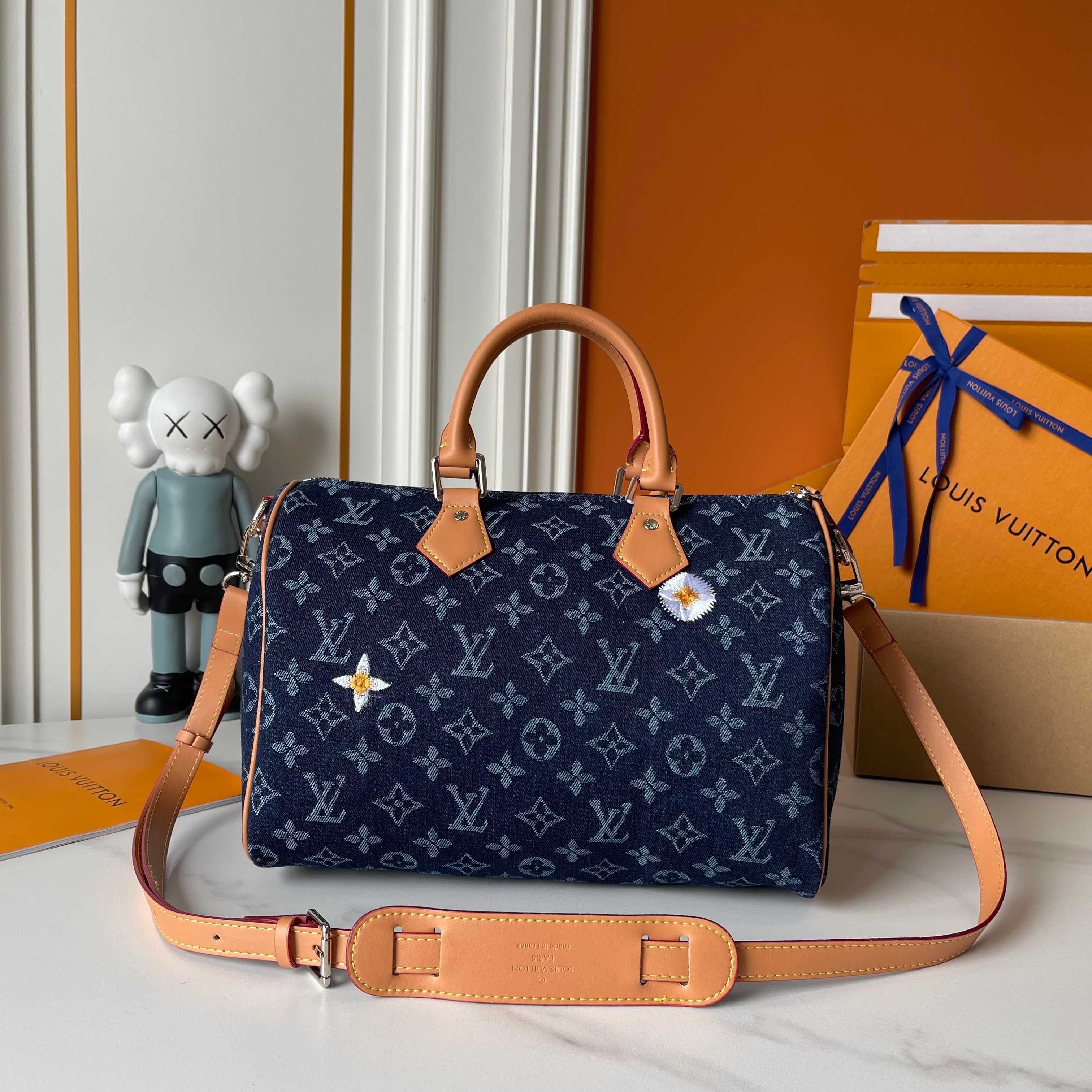 Louis Vuitton White Shoulder Bag M13344