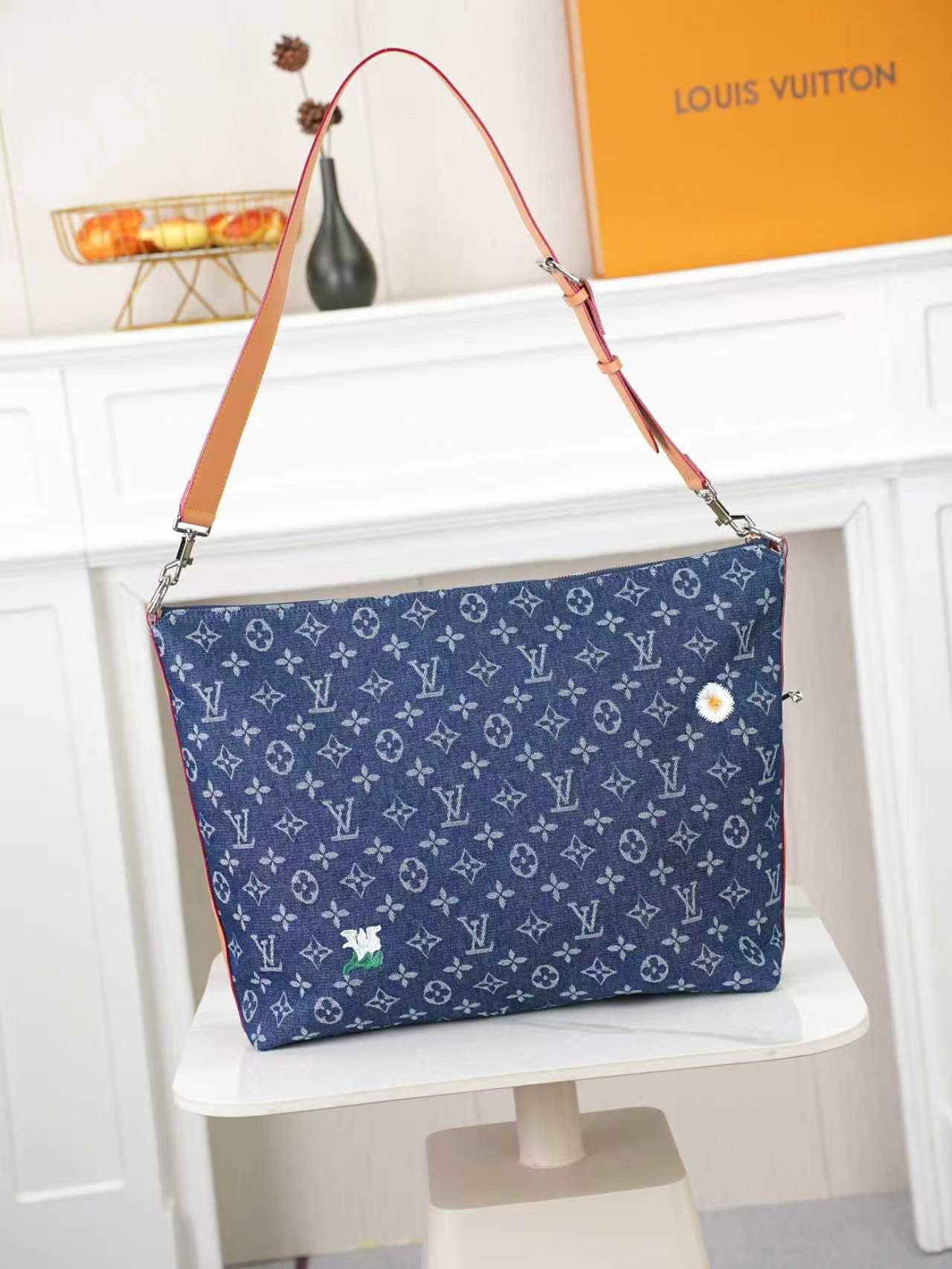 Louis Vuitton Shoulder Bag M27181