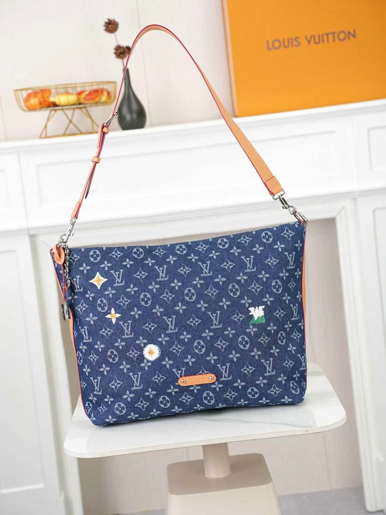 Louis Vuitton Accessory M27181