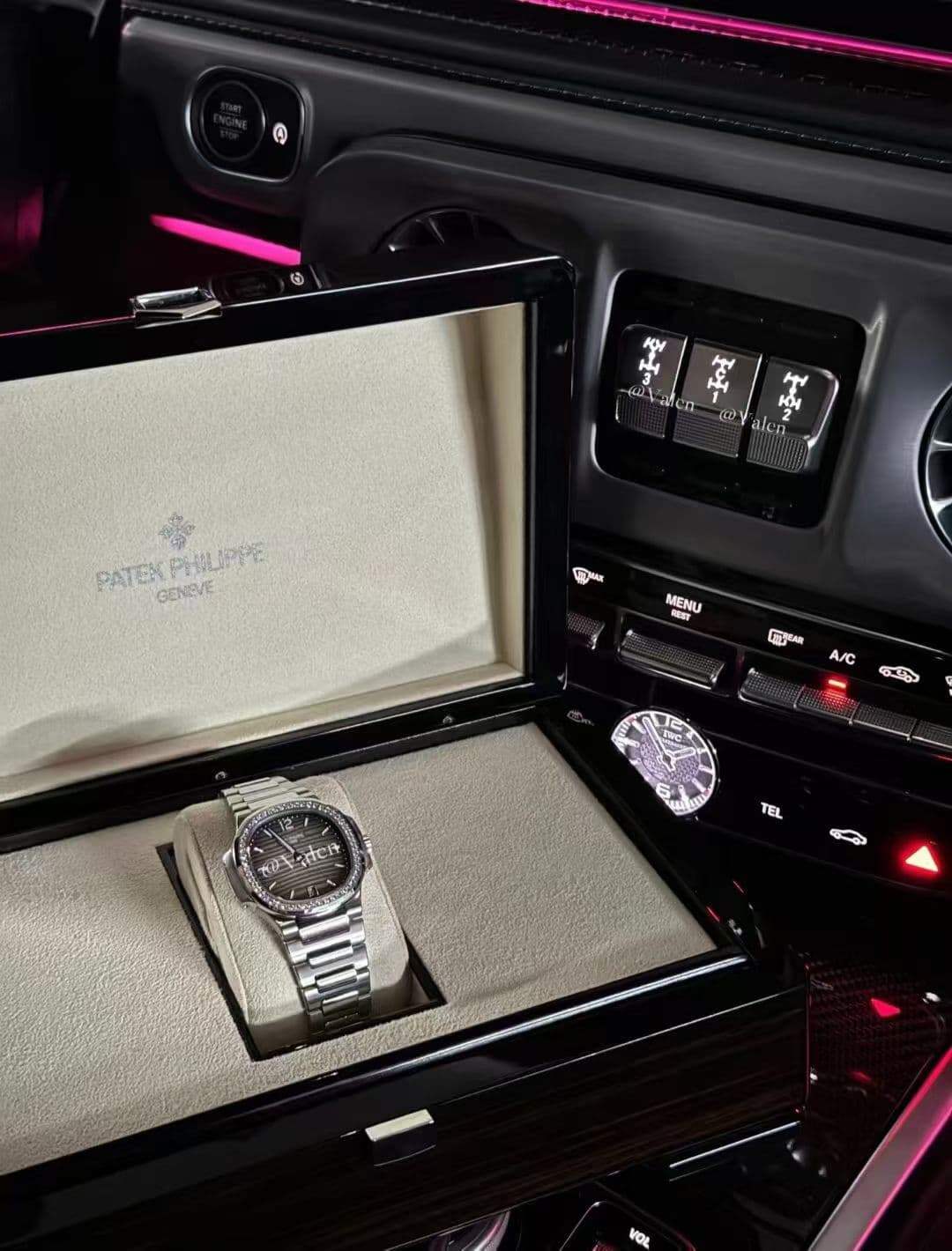 Luxury Watch White Product