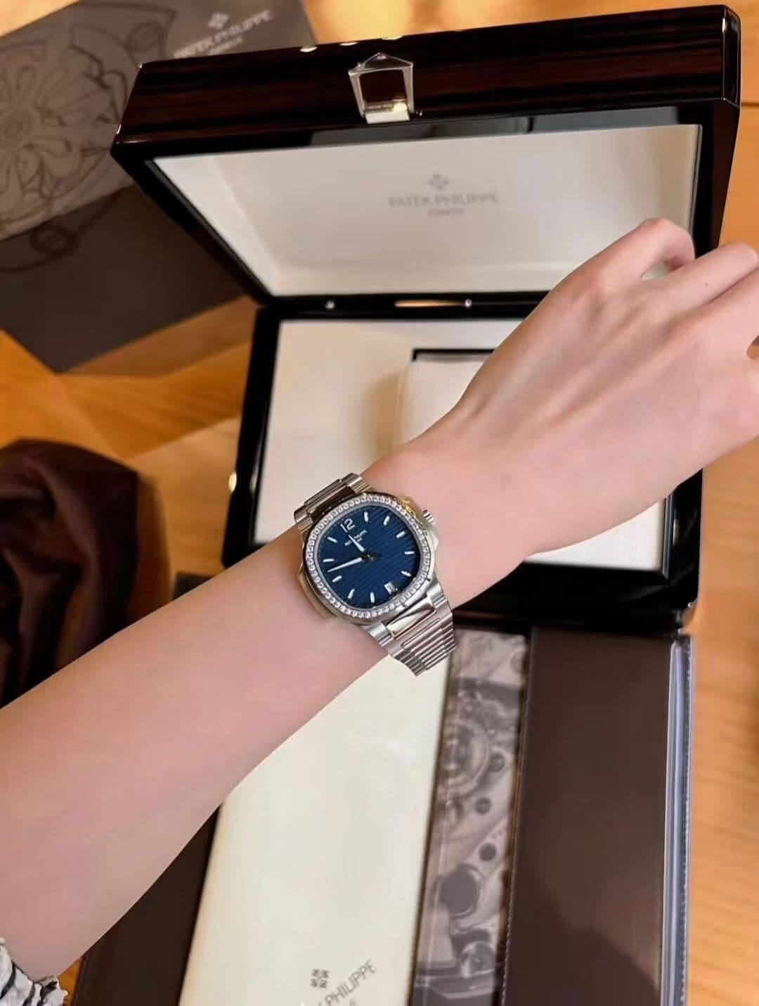 Luxury Watch White Product