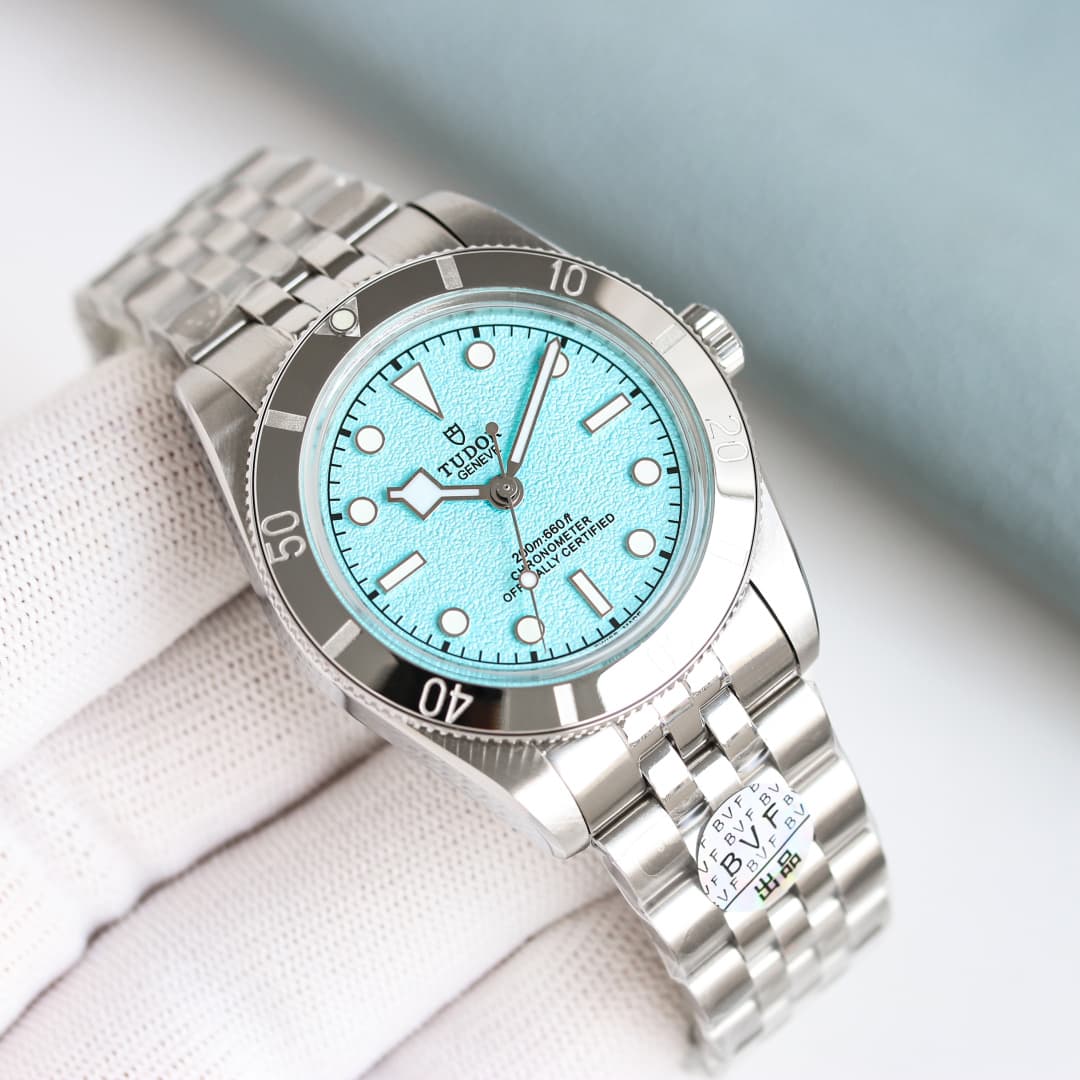 Bottega Veneta Blue Watch M79000