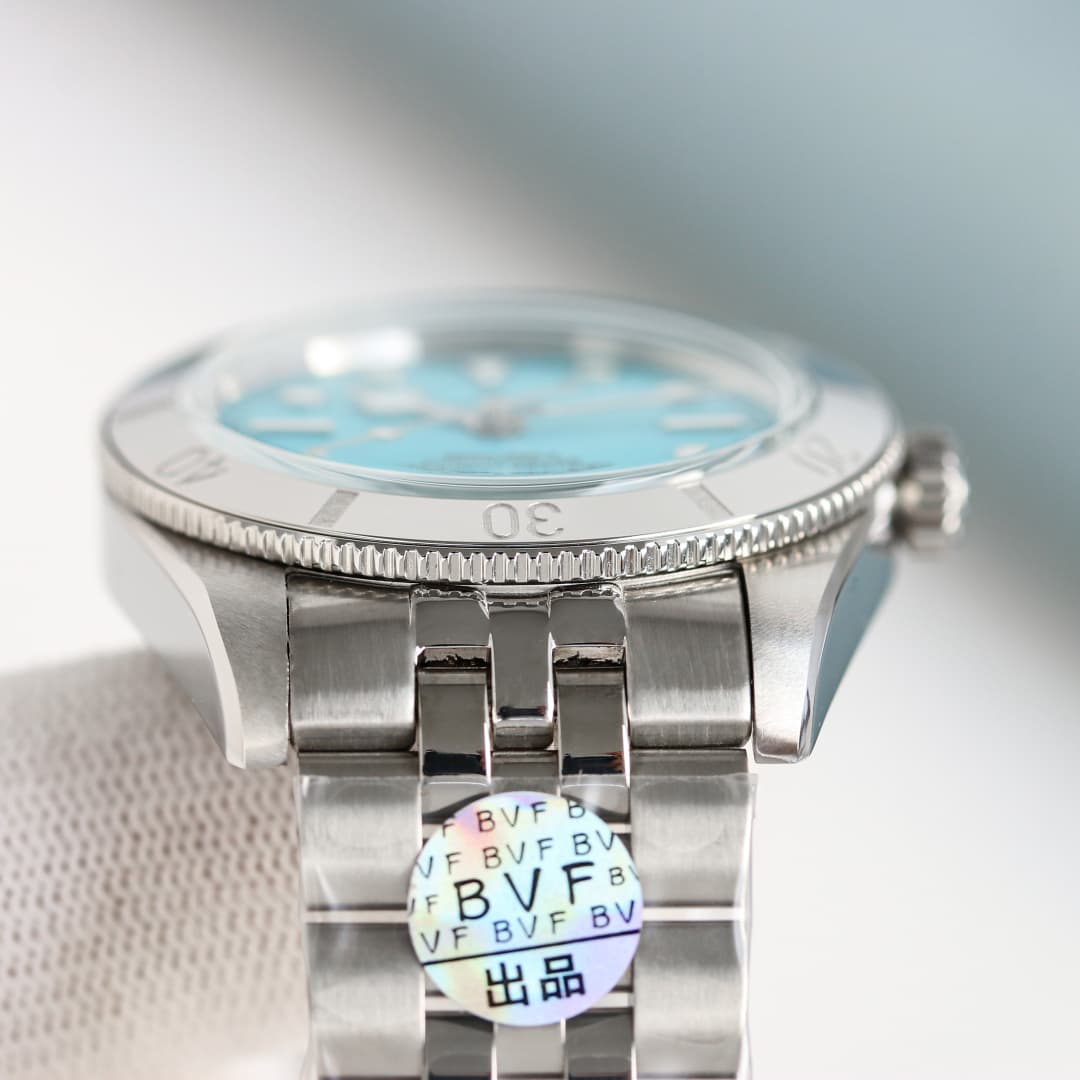 Bottega Veneta Blue Watch M79000