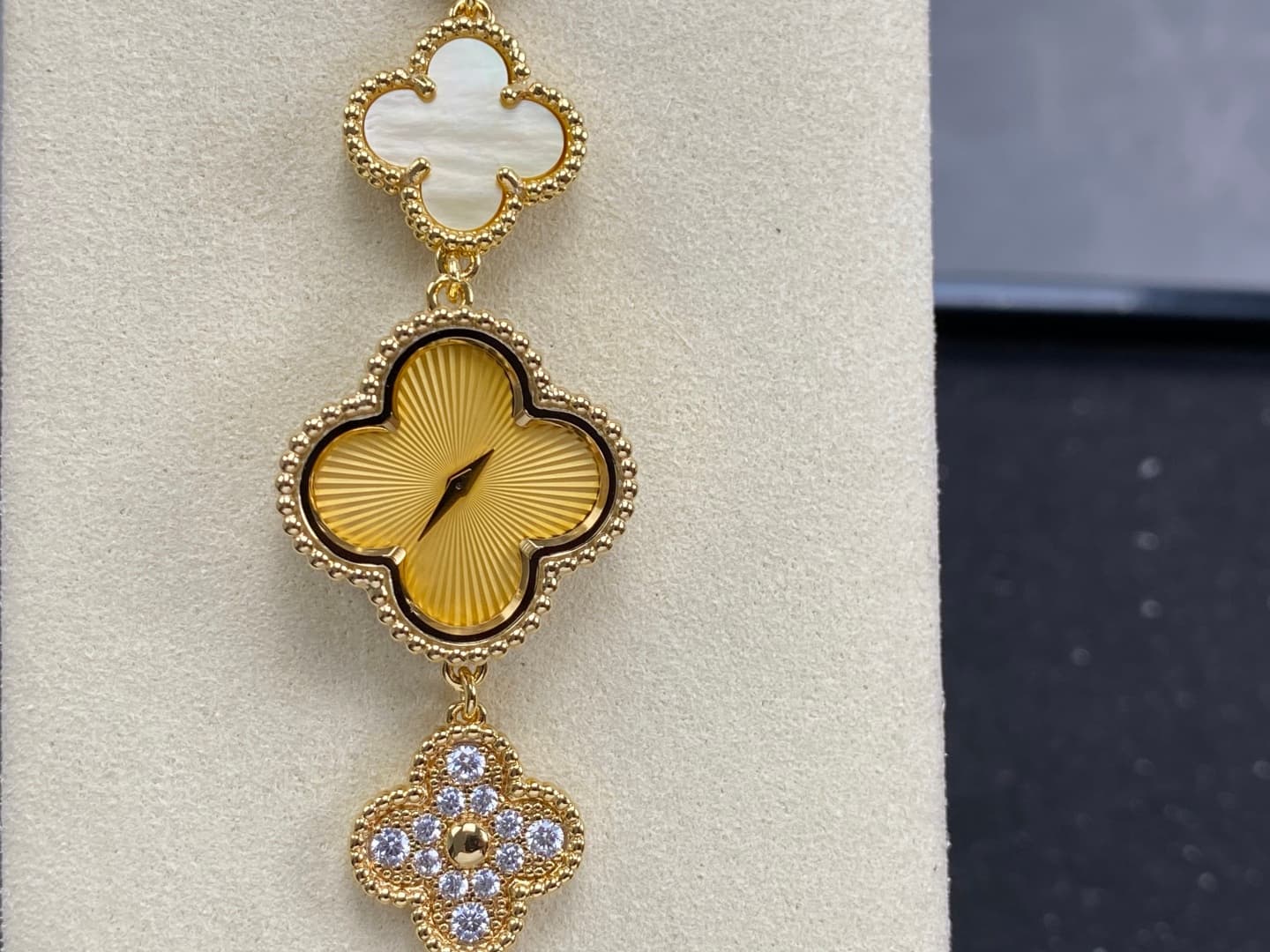Van Cleef & Arpels White Watches 