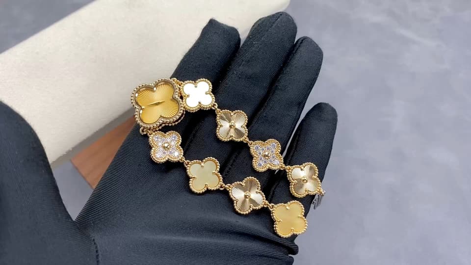 Van Cleef & Arpels White Watches 