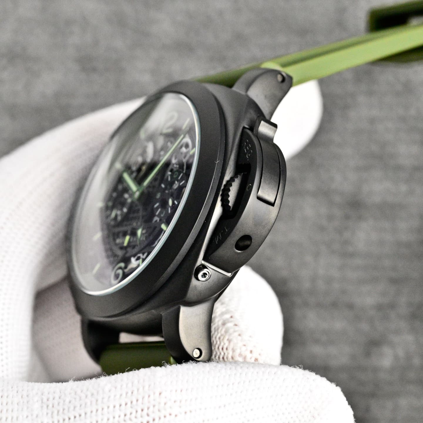 Panerai Black Watch PAM01522