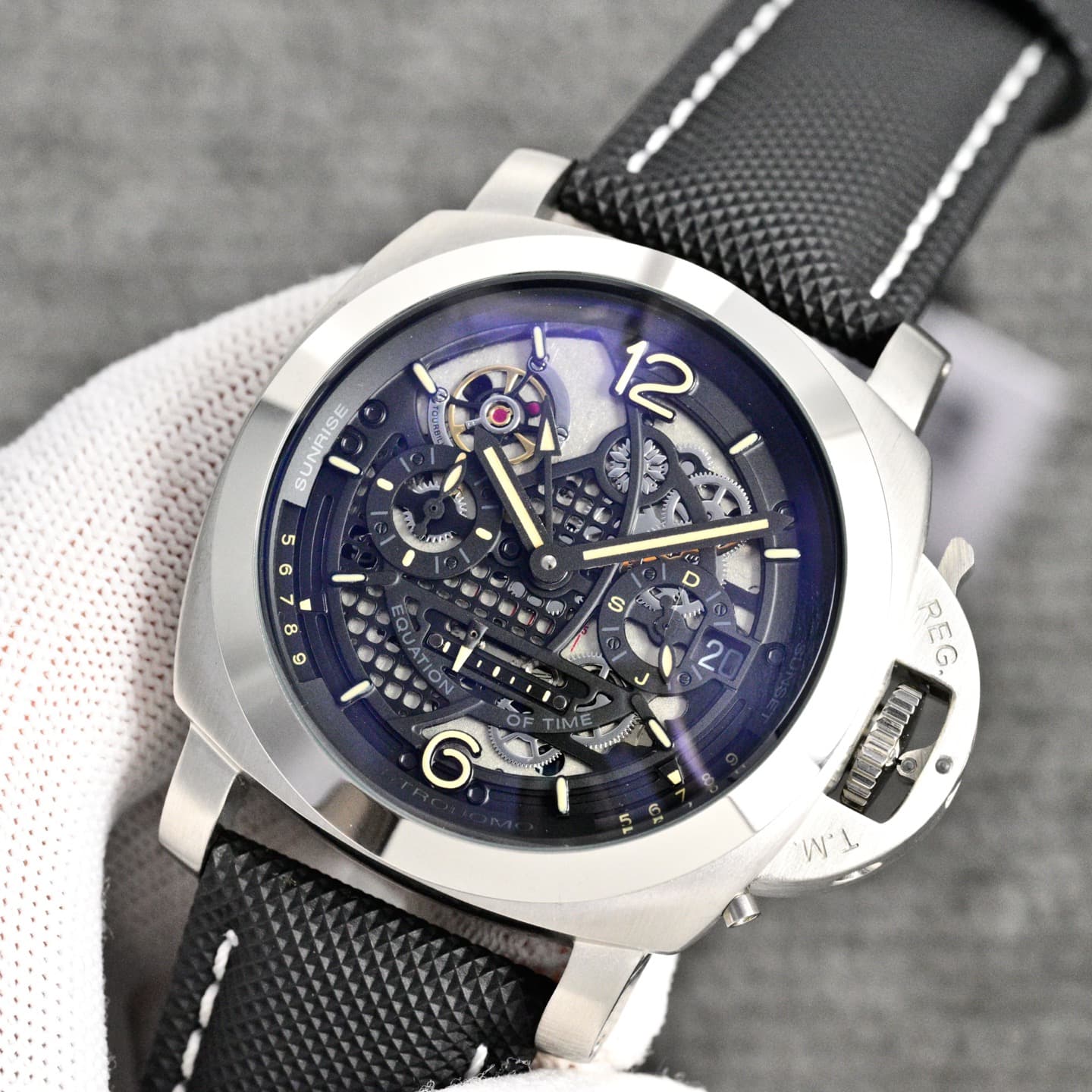 Panerai Black Watch PAM00820