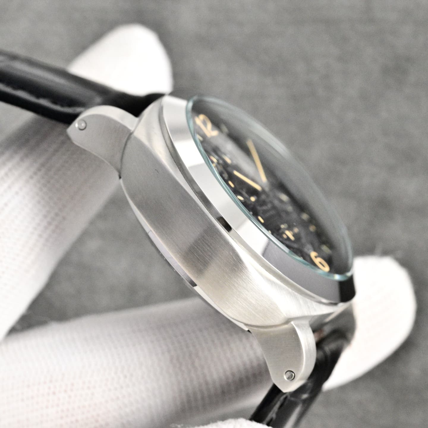 Panerai Black Watch PAM00820
